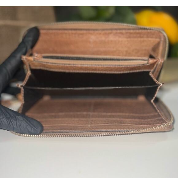 Gucci Tan Leather Embossed Wallet - Picture 8 of 8